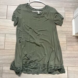 Cute tunic with lace bottom.